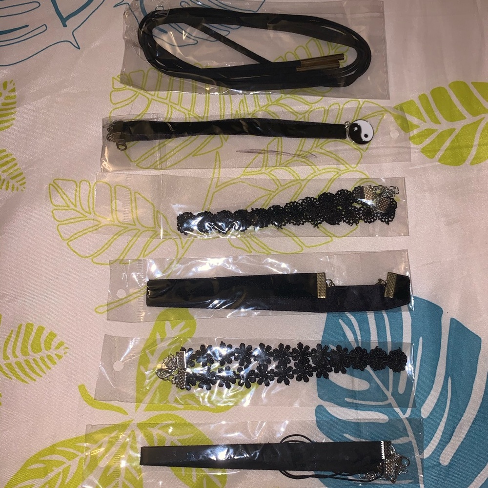 6 black peice chocker necklace set